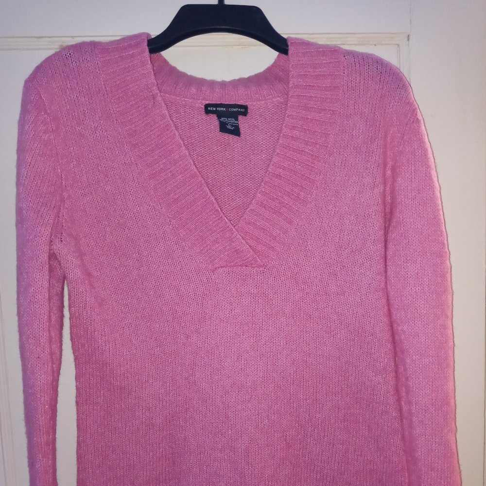 New York & Co V Nick Sweater LG / Pink